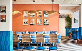 Hôtel Chromatics&Restaurant Hill Club by HappyCulture
